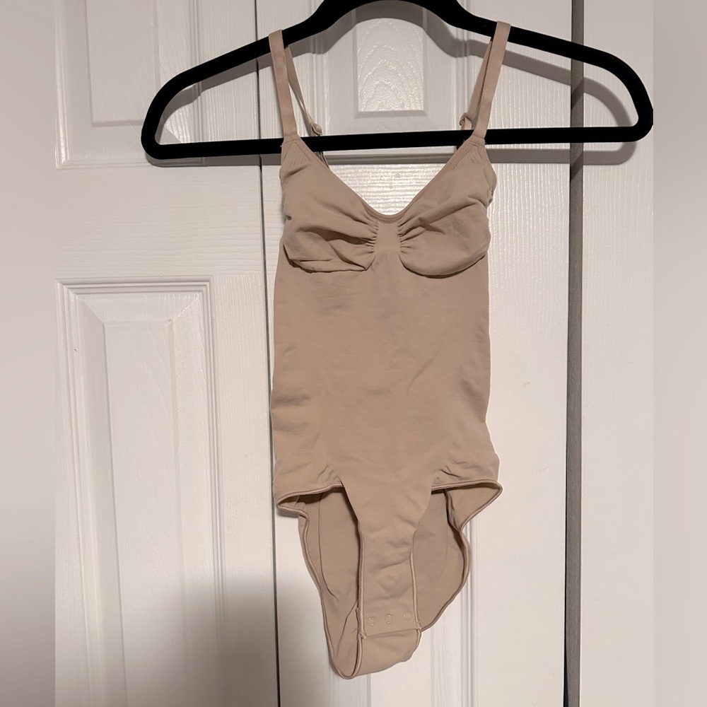 Skims seamless sculpt brief bodysuit - nude mica small